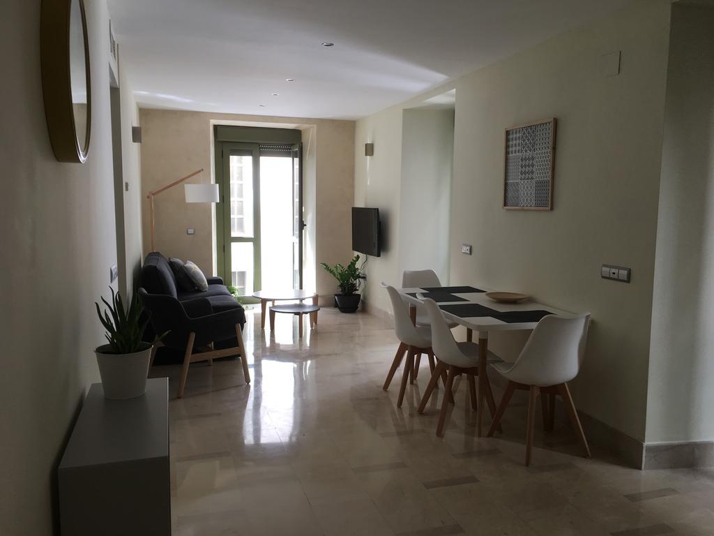 1E Azofaifo St Apartment เซบีญา ภายนอก รูปภาพ