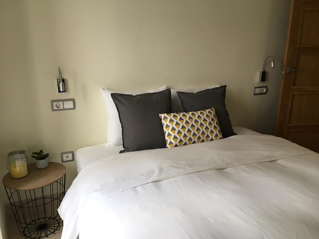 1E Azofaifo St Apartment เซบีญา ภายนอก รูปภาพ