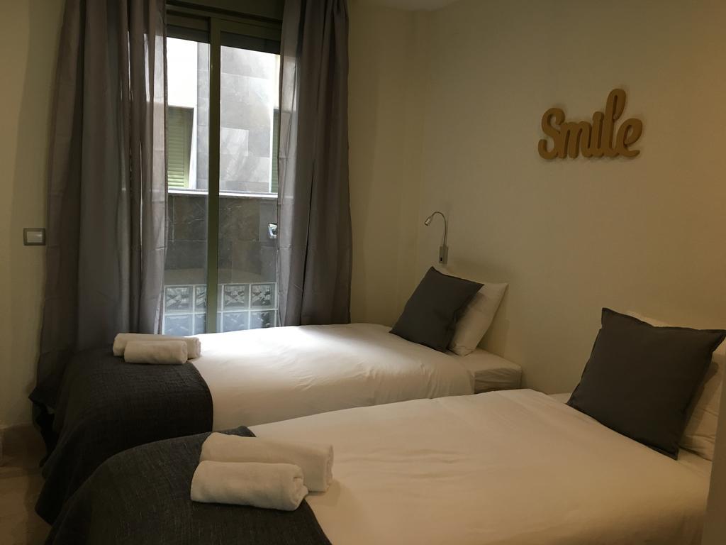 1E Azofaifo St Apartment เซบีญา ภายนอก รูปภาพ