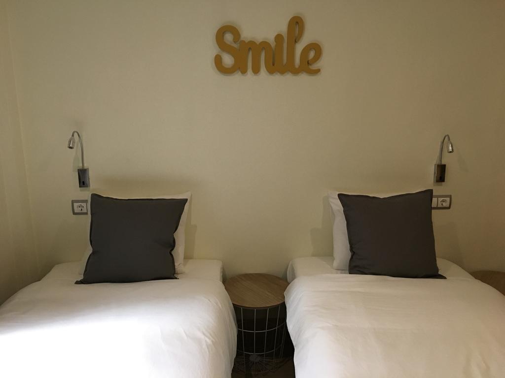 1E Azofaifo St Apartment เซบีญา ภายนอก รูปภาพ