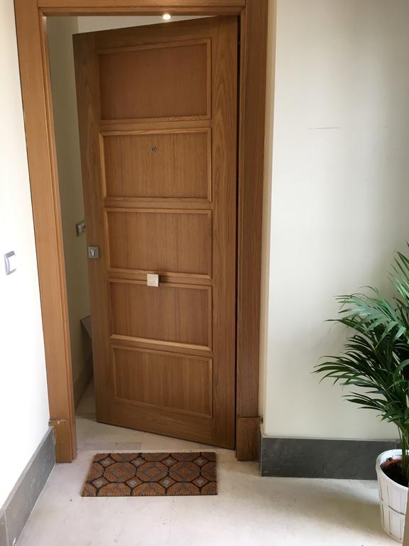 1E Azofaifo St Apartment เซบีญา ภายนอก รูปภาพ