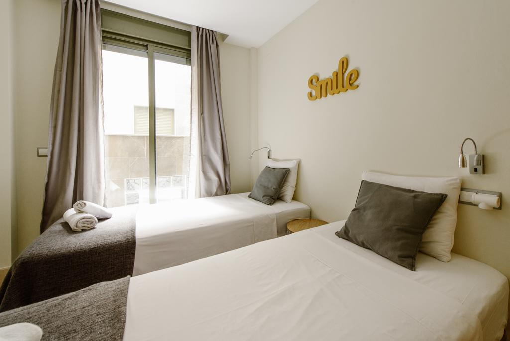 1E Azofaifo St Apartment เซบีญา ภายนอก รูปภาพ
