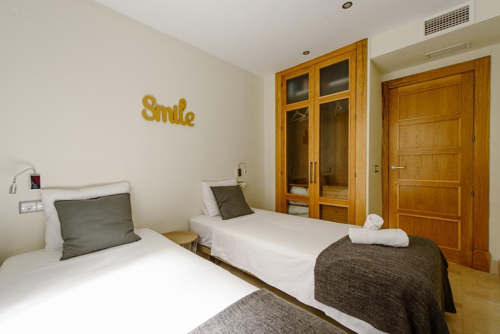 1E Azofaifo St Apartment เซบีญา ภายนอก รูปภาพ