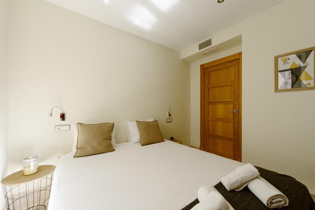 1E Azofaifo St Apartment เซบีญา ภายนอก รูปภาพ