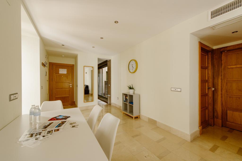 1E Azofaifo St Apartment เซบีญา ภายนอก รูปภาพ