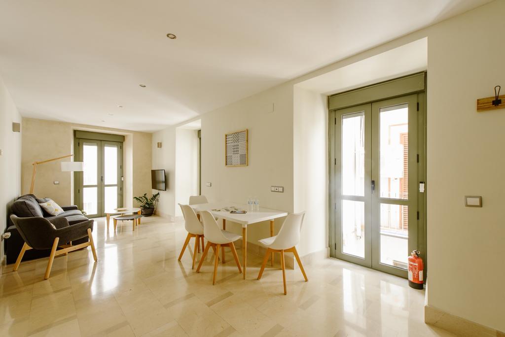 1E Azofaifo St Apartment เซบีญา ภายนอก รูปภาพ