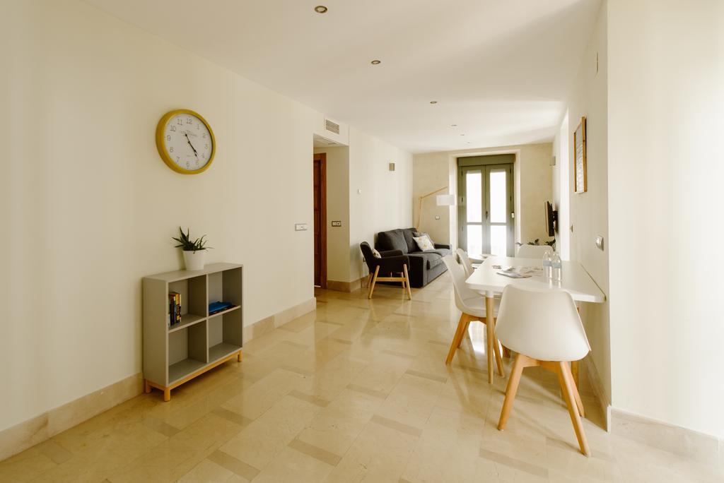 1E Azofaifo St Apartment เซบีญา ภายนอก รูปภาพ